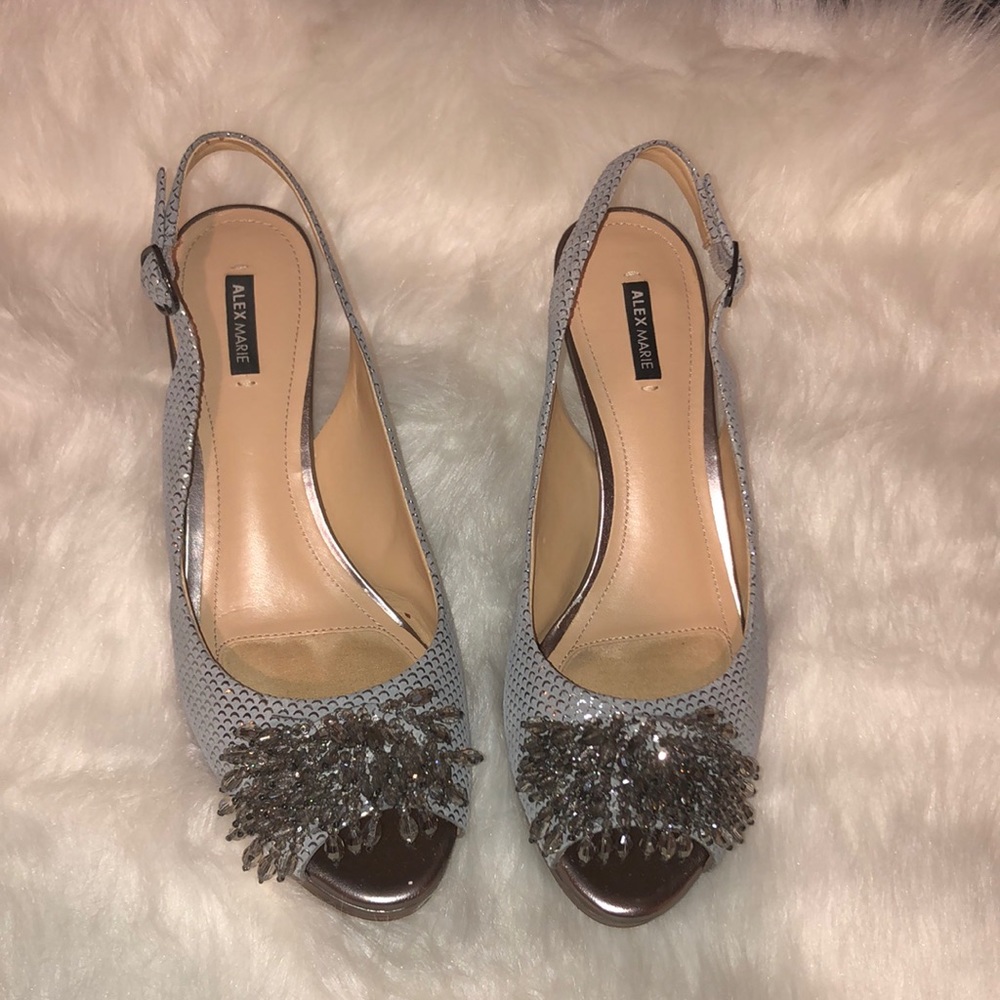 🔥Gorgeous gray 2inch high heels🔥
